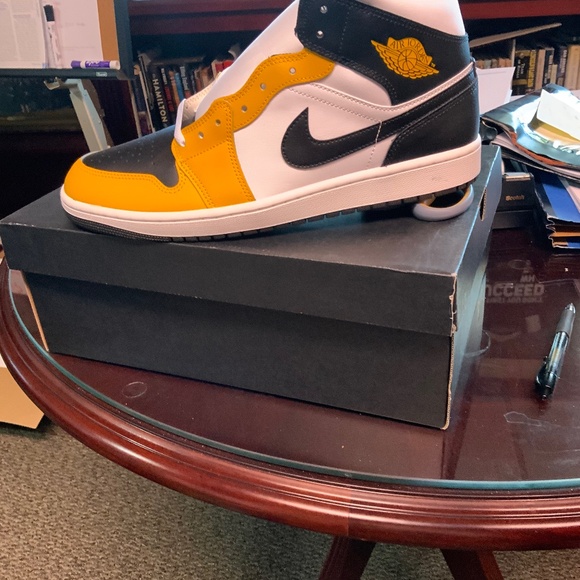 JORDAN 1 MID YELLOW OCHRE - Picture 1 of 8